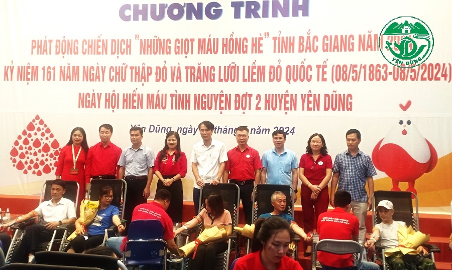 Phát động chiến dịch "Những giọt máu hồng hè" năm 2024, bước đầu thu gần 700 đơn vị máu tình nguyện.|https://huonggian.yendung.bacgiang.gov.vn/zh_CN/chi-tiet-tin-tuc/-/asset_publisher/M0UUAFstbTMq/content/phat-ong-chien-dich-nhung-giot-mau-hong-he-nam-2024-buoc-au-thu-gan-700-on-vi-mau-tinh-nguyen-/22815
