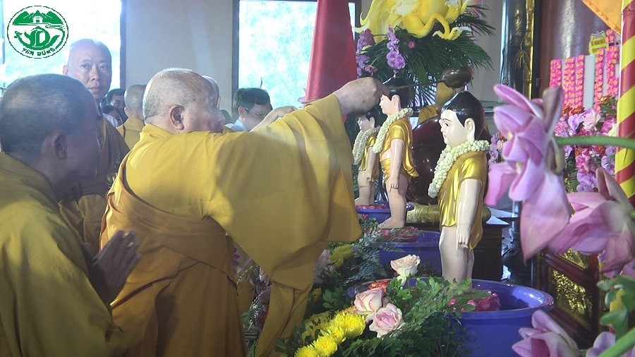 Thiền viện Trúc lâm Phượng Hoàng tổ chức Đại lễ Phật đản, Phật lịch năm 2024.|https://huonggian.yendung.bacgiang.gov.vn/chi-tiet-tin-tuc/-/asset_publisher/M0UUAFstbTMq/content/thien-vien-truc-lam-phuong-hoang-to-chuc-ai-le-phat-an-phat-lich-nam-2024-/22815